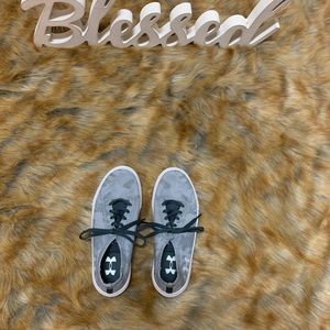 Like New Under Armour Lace Up Shoes